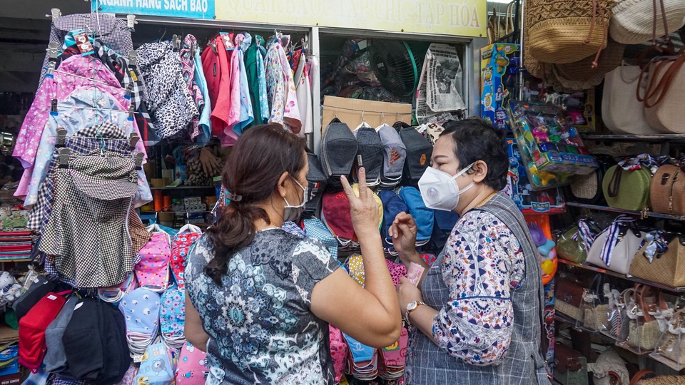Đà Nẵng: Dân sợ không đi chợ, hàng quán ngồi chơi vì bão dịch corona - 4 Đà Nẵng: Dân sợ không đi chợ, hàng quán ngồi chơi vì bão dịch corona - 4