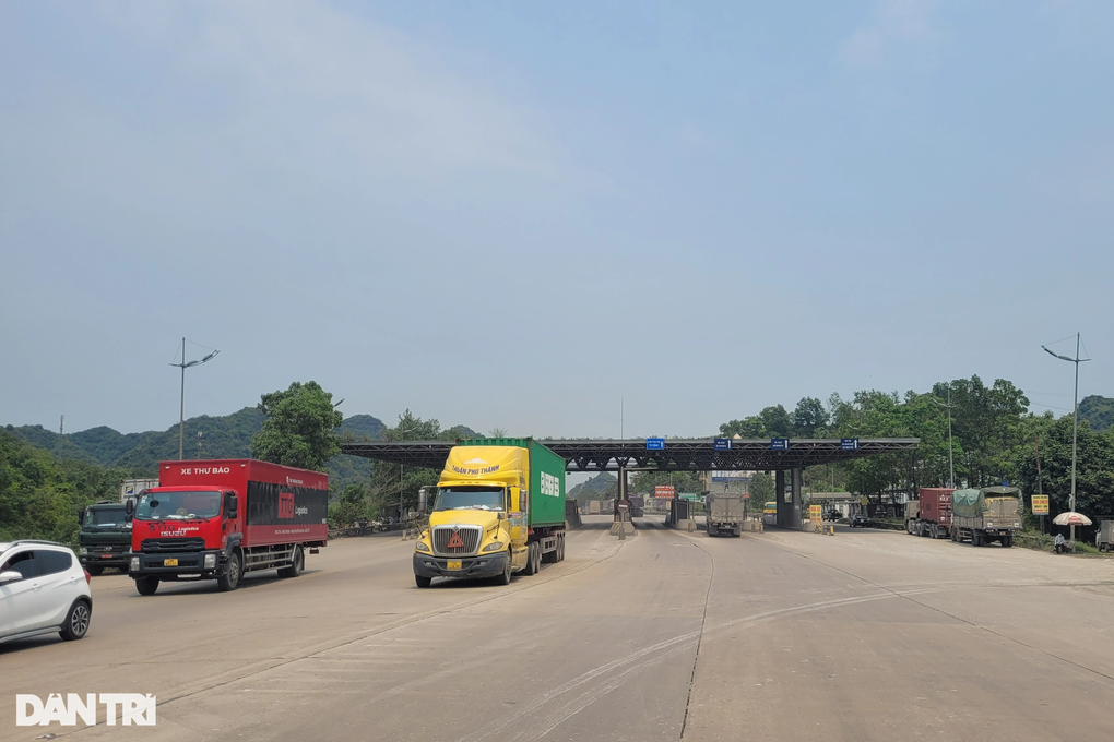 Lô cốt bỏ hoang chắn ngang quốc lộ 1A suốt nhiều năm - 5 Lô cốt bỏ hoang chắn ngang quốc lộ 1A suốt nhiều năm - 5