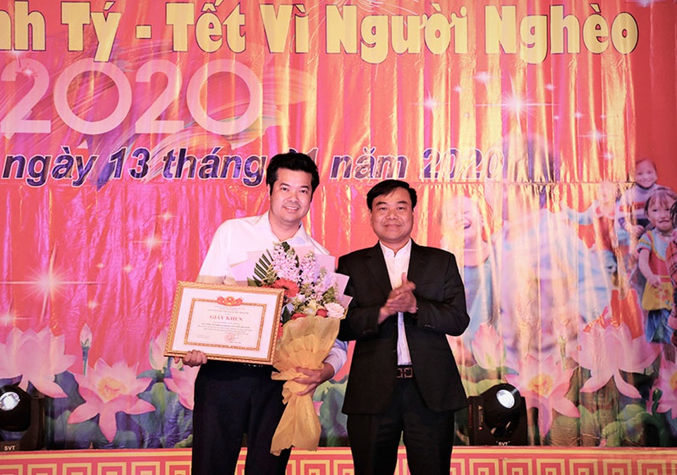 Nhiệt huyết trong hoạt động thiện nguyện, PV Dân trí được huyện tặng Giấy khen - 1 Nhiệt huyết trong hoạt động thiện nguyện, PV Dân trí được huyện tặng Giấy khen - 1