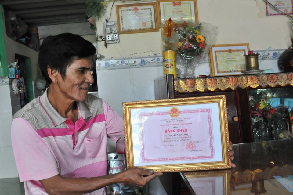 Bạn đọc thán phục vợ chồng nghèo trả lại túi xách chứa hơn 1 tỉ đồng - 2 Bạn đọc thán phục vợ chồng nghèo trả lại túi xách chứa hơn 1 tỉ đồng - 2