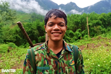 Xúc động "bí mật" đằng sau video triệu view trên mạng của chàng trai Cơ tu