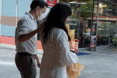 Thái Hòa tình cảm bên vợ kém 11 tuổi, nói gì về danh xưng "vua phòng vé"?