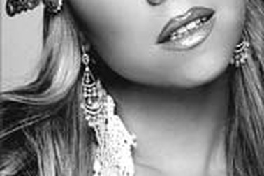 Mariah Carey trở lại vị trí đầu bảng