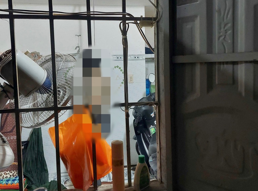 Người đàn ông tử vong trong tư thế treo cổ ở phòng trọ - 1 Người đàn ông tử vong trong tư thế treo cổ ở phòng trọ - 1