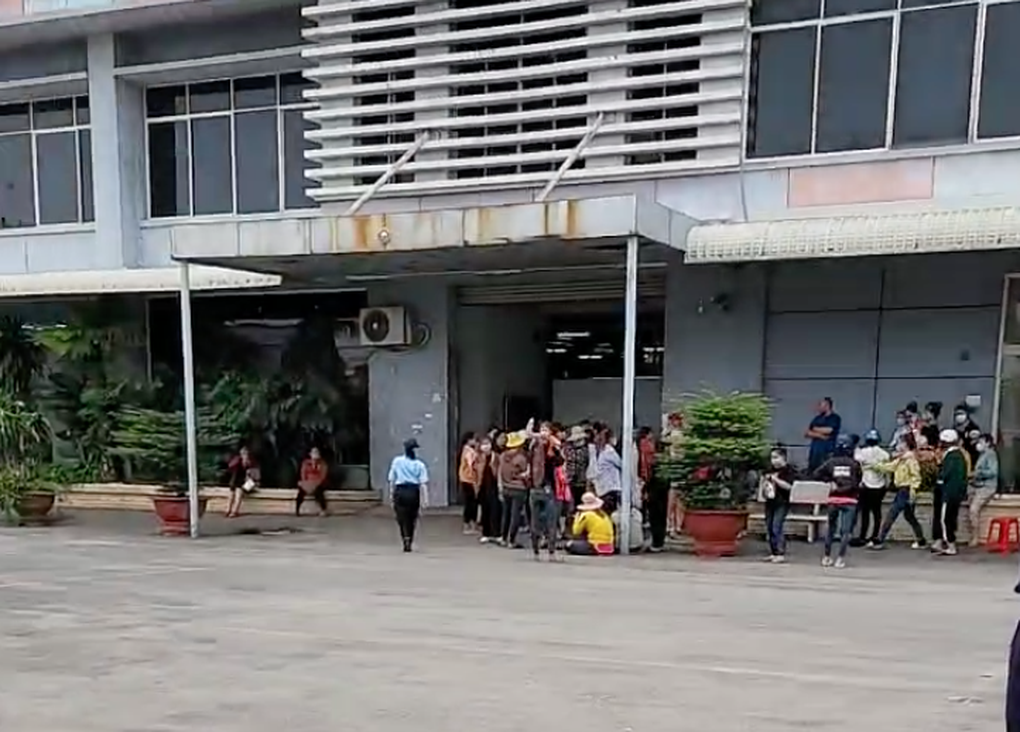 Công nhân đi đòi lương được ứng trước 2 triệu đồng - 1 Công nhân đi đòi lương được ứng trước 2 triệu đồng - 1