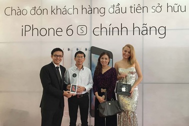 iPhone 6S chính thức đến tay người tiêu dùng Việt