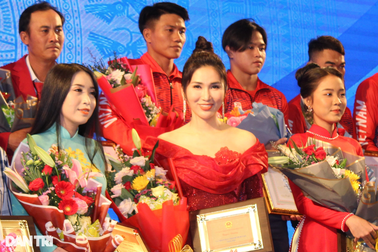 Bạc Liêu tuyên dương "hoa hậu cải lương" và vận động viên vàng SEA Games 31