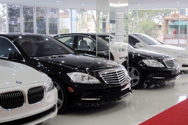 Dân bán xe hơi "ngồi chơi xơi nước" tháng cô hồn