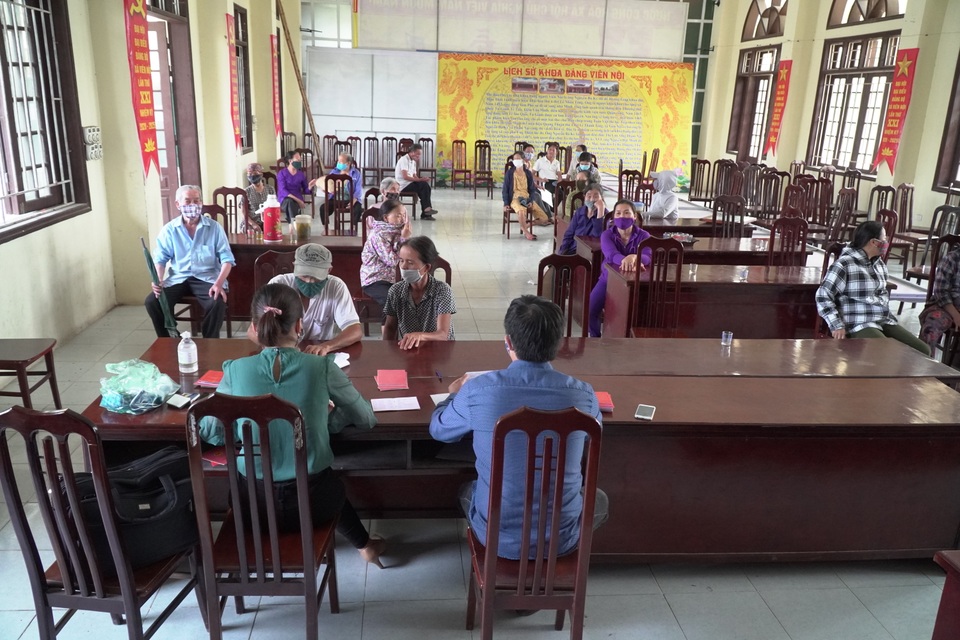 Hà Nội: Người nghèo ở Ứng Hoà mừng nhận tiền từ gói hỗ trợ 62.000 tỷ đồng - 1 Hà Nội: Người nghèo ở Ứng Hoà mừng nhận tiền từ gói hỗ trợ 62.000 tỷ đồng - 1