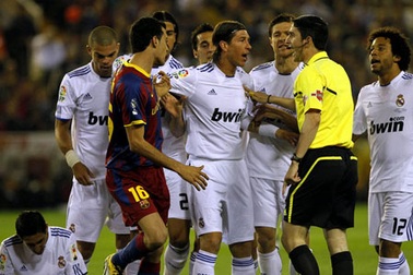 Siêu kinh điển: Undiano Mallenco cầm còi, điềm gở cho Barca