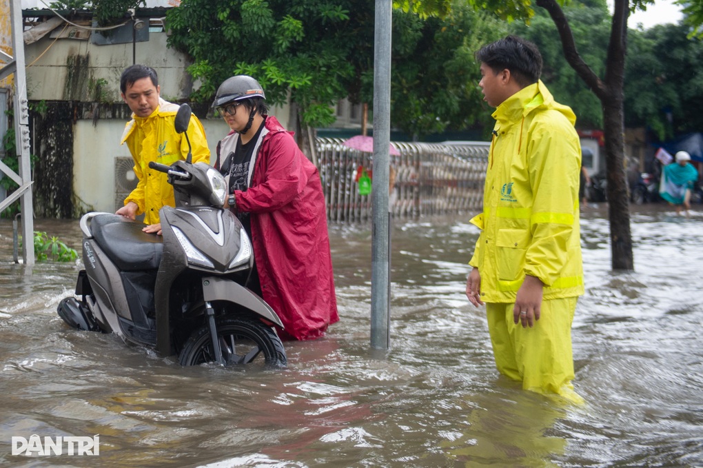 Hà Nội vẫn còn hơn 11 điểm úng ngập - 1 Hà Nội vẫn còn hơn 11 điểm úng ngập - 1