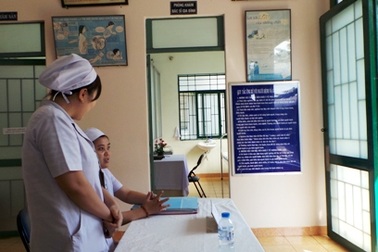 Vì sao bác sĩ gia đình “vắng như chùa Bà Đanh”?