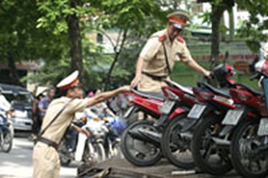 Giám đốc CA Hà Nội đề nghị kiểm điểm Phòng CSGT Hà Nội