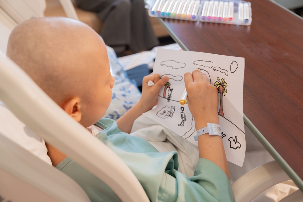 Bên trong phòng mổ thay khớp nhân tạo in 3D cho bé trai 10 tuổi mắc ung thư xương - 12 Bên trong phòng mổ thay khớp nhân tạo in 3D cho bé trai 10 tuổi mắc ung thư xương - 12