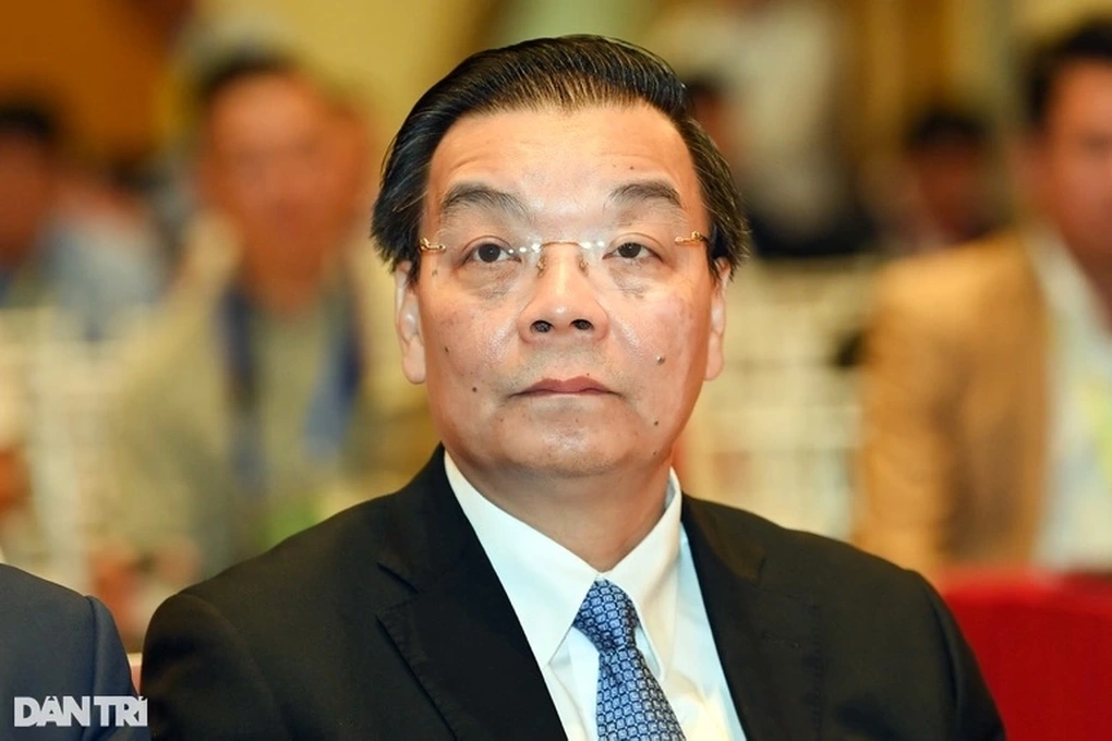 Túi quà màu xanh đựng 200.000 USD tại phòng của cựu Bộ trưởng Chu Ngọc Anh - 2 Túi quà màu xanh đựng 200.000 USD tại phòng của cựu Bộ trưởng Chu Ngọc Anh - 2