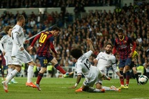 Messi lập hattrick, Barcelona hạ gục Real Madrid đầy nghẹt thở