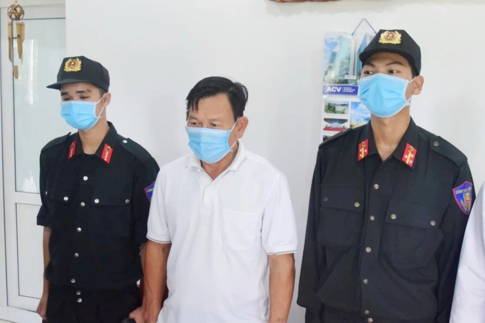 Vì sao Giám đốc Cảng Hàng không quốc tế Phú Bài cùng bộ sậu bị bắt? - 2 Vì sao Giám đốc Cảng Hàng không quốc tế Phú Bài cùng bộ sậu bị bắt? - 2