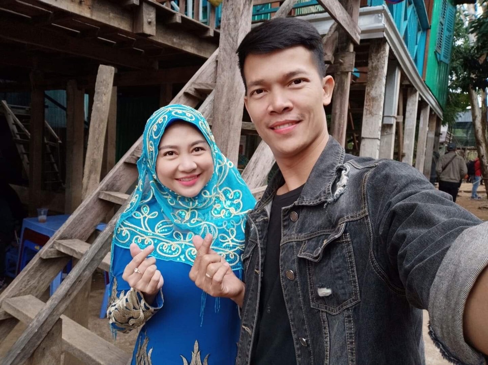 Vợ chồng Sỹ Toàn - Ngọc Tiên hội ngộ trong Lật Mặt 5 - 1 Vợ chồng Sỹ Toàn - Ngọc Tiên hội ngộ trong Lật Mặt 5 - 1
