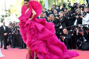 Deepika Padukone rạng rỡ tại Cannes
