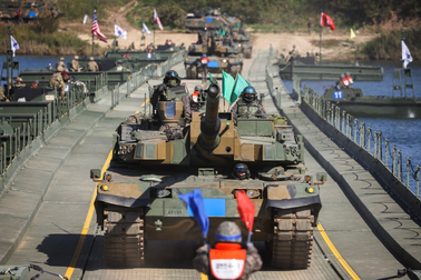 Quân đội Mỹ - Hàn diễn tập vượt sông bằng cầu phao dã chiến