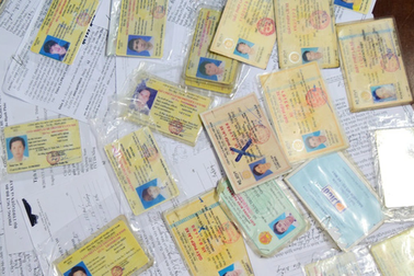 Sử dụng giấy phép lái xe giả bị xử phạt ra sao?