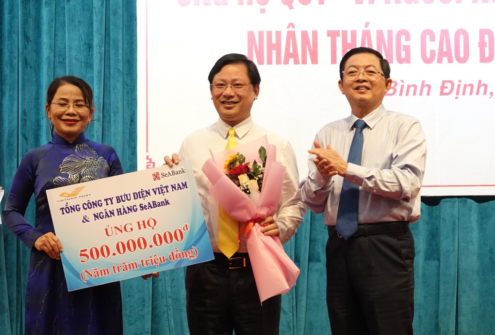Bình Định đặt mục tiêu mỗi năm xây 500 nhà đoàn kết giúp hộ nghèo - 1 Bình Định đặt mục tiêu mỗi năm xây 500 nhà đoàn kết giúp hộ nghèo - 1