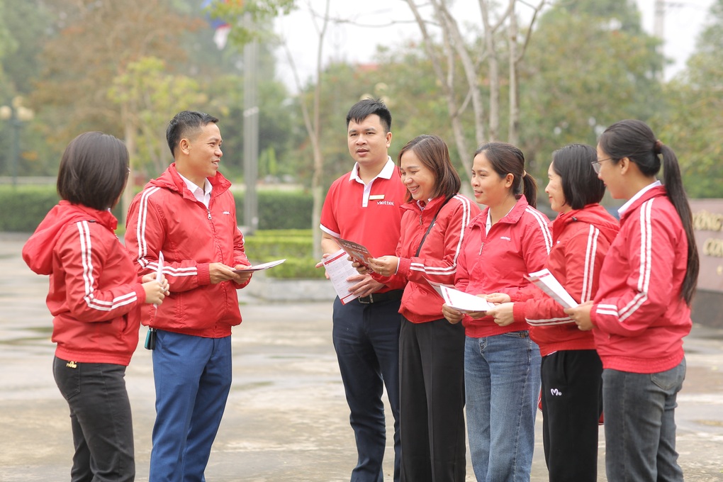 20 năm mạng di động Viettel Mobile: Phủ công nghệ để không ai bị bỏ lại phía sau - 3 20 năm mạng di động Viettel Mobile: Phủ công nghệ để không ai bị bỏ lại phía sau - 3