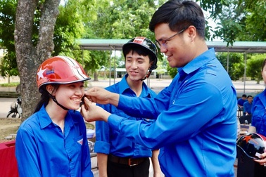 Sôi nổi ngày hội “Đoàn thanh niên với an toàn giao thông”