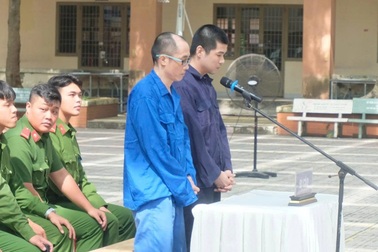 Hàng trăm học sinh theo dõi tòa lưu động xét xử tội phạm ma túy ở TPHCM
