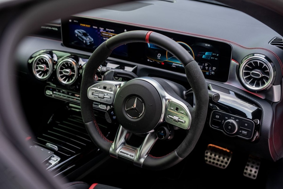 Mercedes đưa CLA 45S AMG tới Malaysia với giá bán khủng - 12 Mercedes đưa CLA 45S AMG tới Malaysia với giá bán khủng - 12