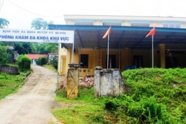 Cách chức 2 bác sĩ đánh nhau trong lúc trực