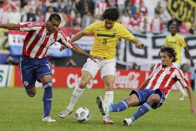 ĐKVĐ Brazil “nối gót” Argentina rời Copa America