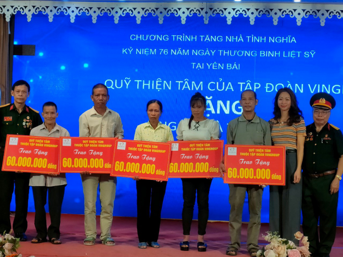 Ảnh: Trao tặng nhà tình nghĩa cho các thân nhân liệt sĩ có hoàn cảnh khó khăn về nhà ở trên địa bàn tỉnh Yên Bái.
