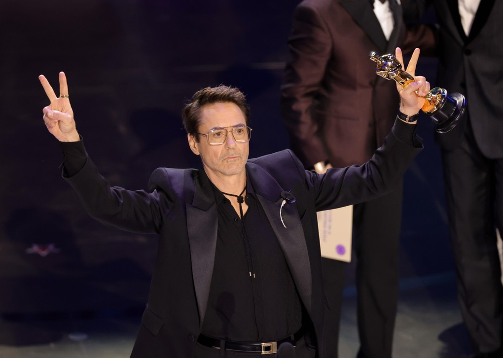 Người sắt Robert Downey Jr. nhận giải Oscar đầu tiên trong sự nghiệp - 1 Người sắt Robert Downey Jr. nhận giải Oscar đầu tiên trong sự nghiệp - 1