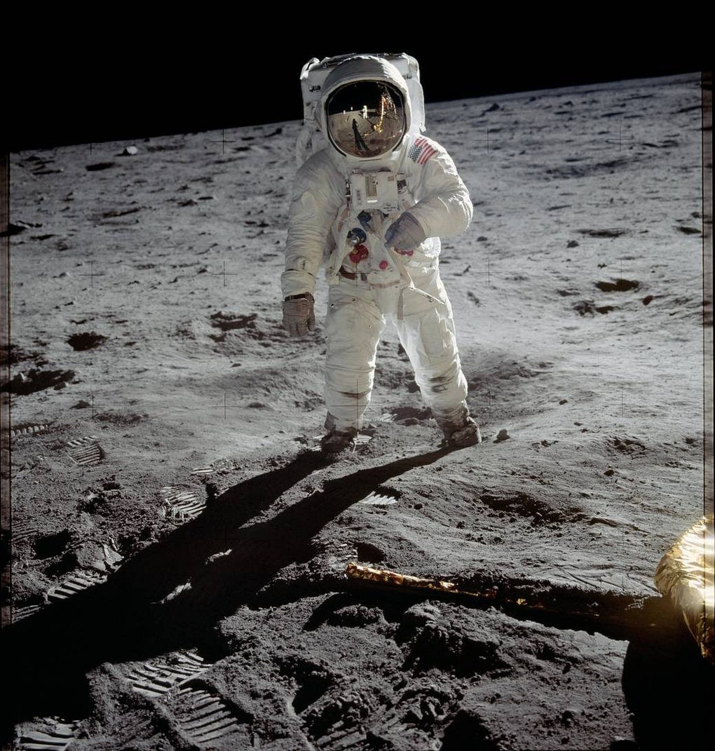 Người thứ hai bước trên mặt trăng Buzz Aldrin kết hôn ở tuổi 93 - 3 Người thứ hai bước trên mặt trăng Buzz Aldrin kết hôn ở tuổi 93 - 3
