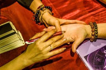 Xem bói có bị xử lý hình sự?