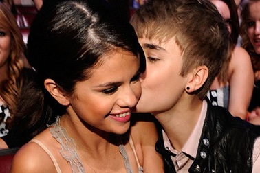 Selena Gomez và Justin Bieber phủ nhận tin đồn chia tay