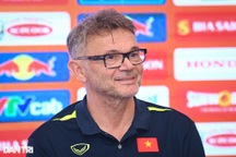 HLV Troussier: "Tôi mong cầu thủ lĩnh hội được những chỉ đạo chiến thuật"