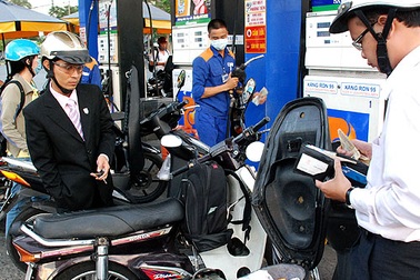 Thuế môi trường với xăng E5, doanh nghiệp hỏi một đằng, Bộ Tài chính trả lời một nẻo