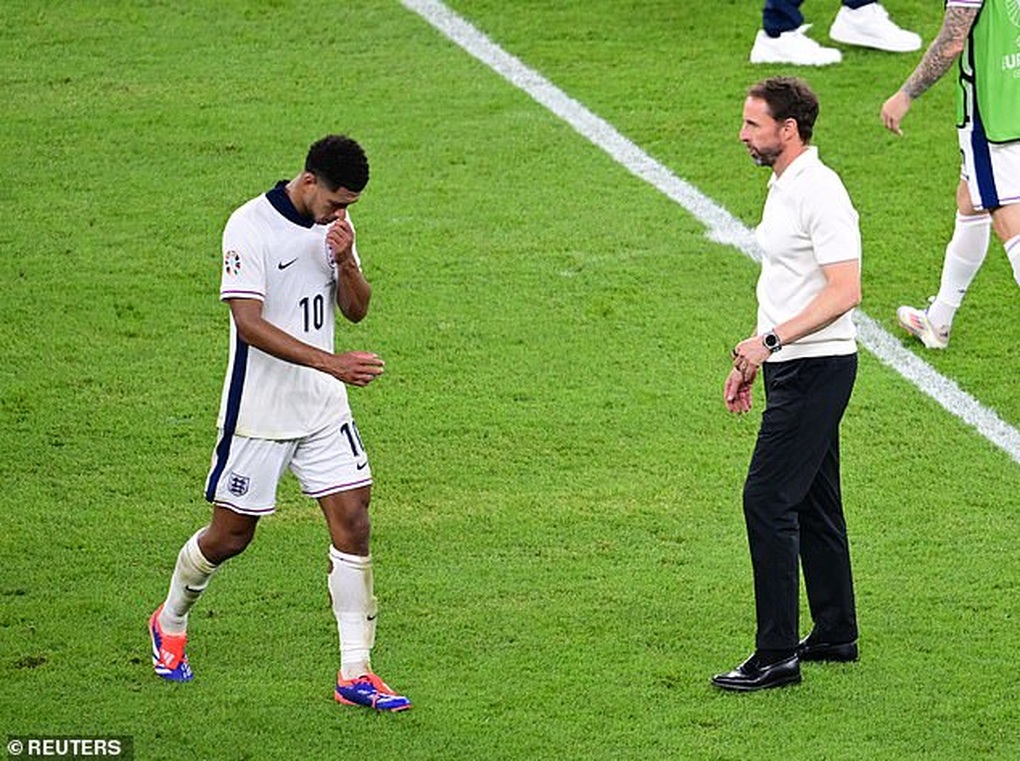 Jude Bellingham se enojó y le gritó al entrenador Southgate - 1