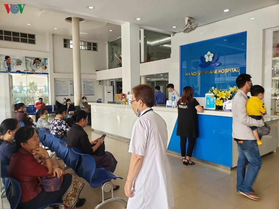 Nghĩa tình thầy thuốc Việt trên đất bạn Lào - 1 Nghĩa tình thầy thuốc Việt trên đất bạn Lào - 1