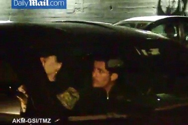 Katy Perry và Orlando Bloom tiếp tục hò hẹn đêm muộn