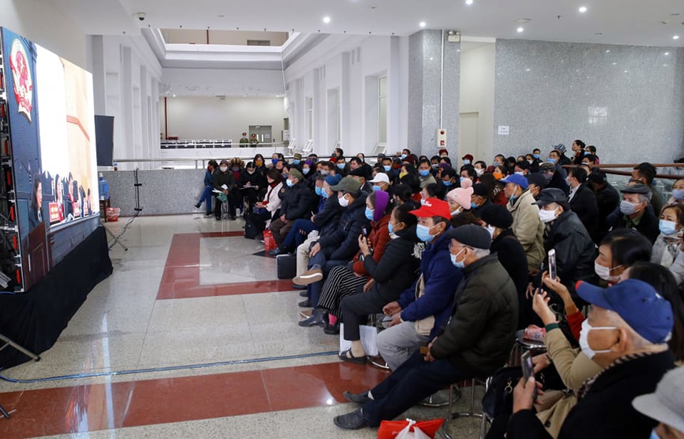 Hàng nghìn bị hại vụ Liên Kết Việt xếp ghế xem xử án - 11 Hàng nghìn bị hại vụ Liên Kết Việt xếp ghế xem xử án - 11