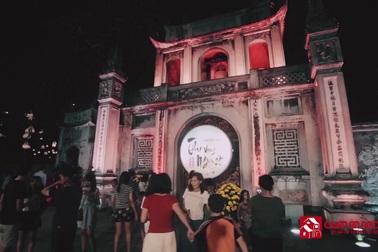 "Thu vọng nguyệt" vẽ lên ký ức về mùa thu Hà Nội