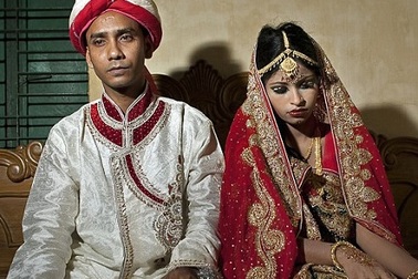 Bộ ảnh về bi kịch tảo hôn của cô dâu 15 tuổi