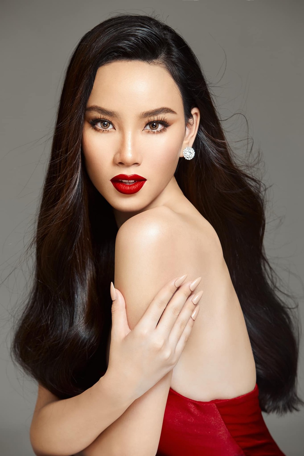 Người đẹp Việt Nam bị hải quan tạm giữ hành lý vì nghi vấn buôn lậu - 1 Người đẹp Việt Nam bị hải quan tạm giữ hành lý vì nghi vấn buôn lậu - 1