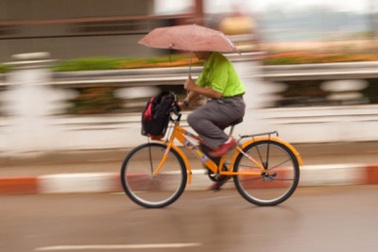 Đi dưới mưa phùn mùa xuân 