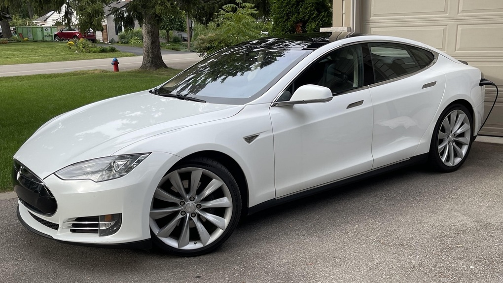 Xe điện Tesla nhốt chủ bên trong, tài xế mất quyền kiểm soát - 2 Xe điện Tesla nhốt chủ bên trong, tài xế mất quyền kiểm soát - 2
