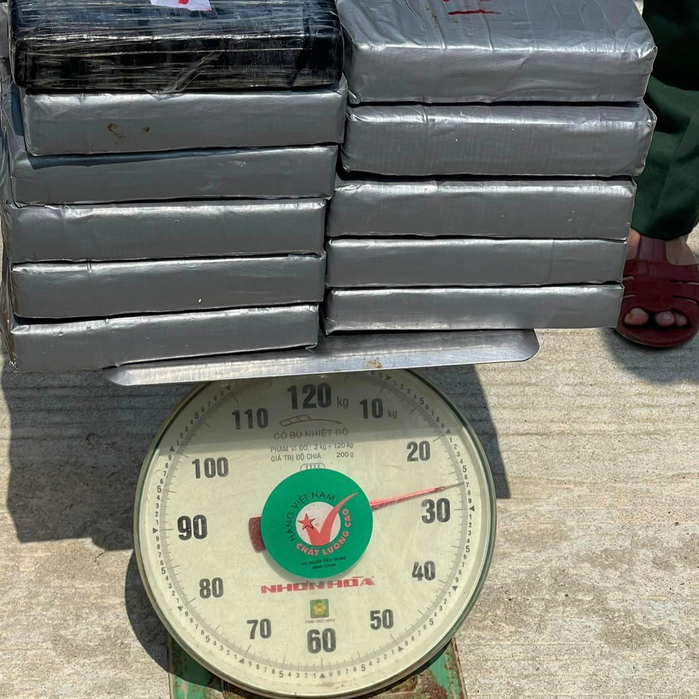 Lại phát hiện hàng chục kg ma túy dạt vào bờ biển Quảng Ngãi - 1 Lại phát hiện hàng chục kg ma túy dạt vào bờ biển Quảng Ngãi - 1