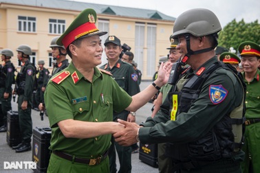 Cảnh sát đặc nhiệm Việt Nam lên đường sang Trung Quốc huấn luyện, diễn tập